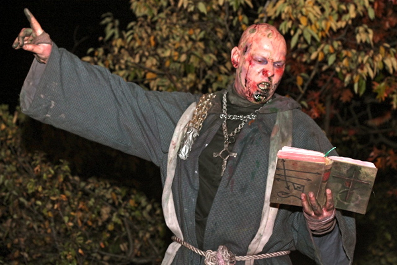33 Ghostly Photos from Bloodview Haunted House