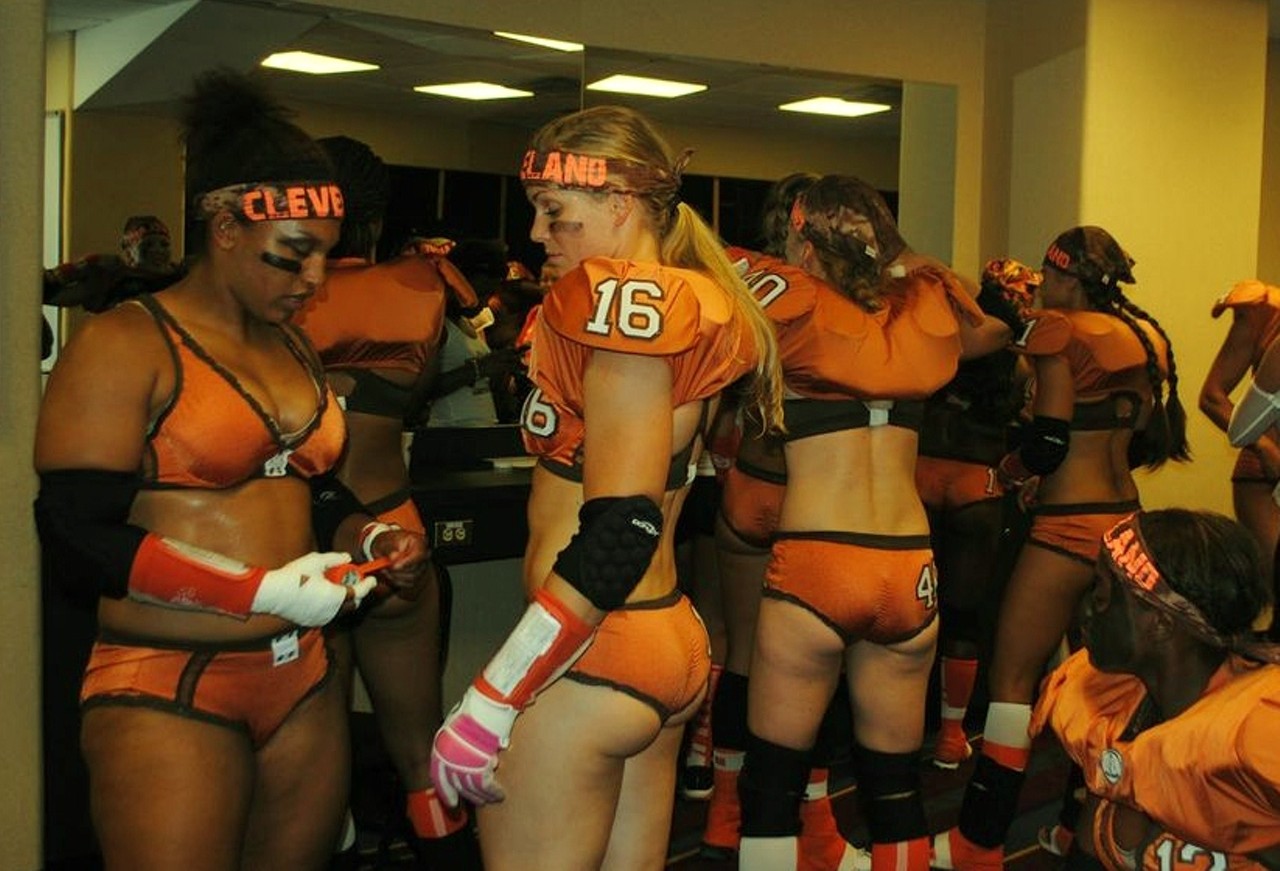 33 Photos from Yesterday's Cleveland Crush Lingerie Football Game