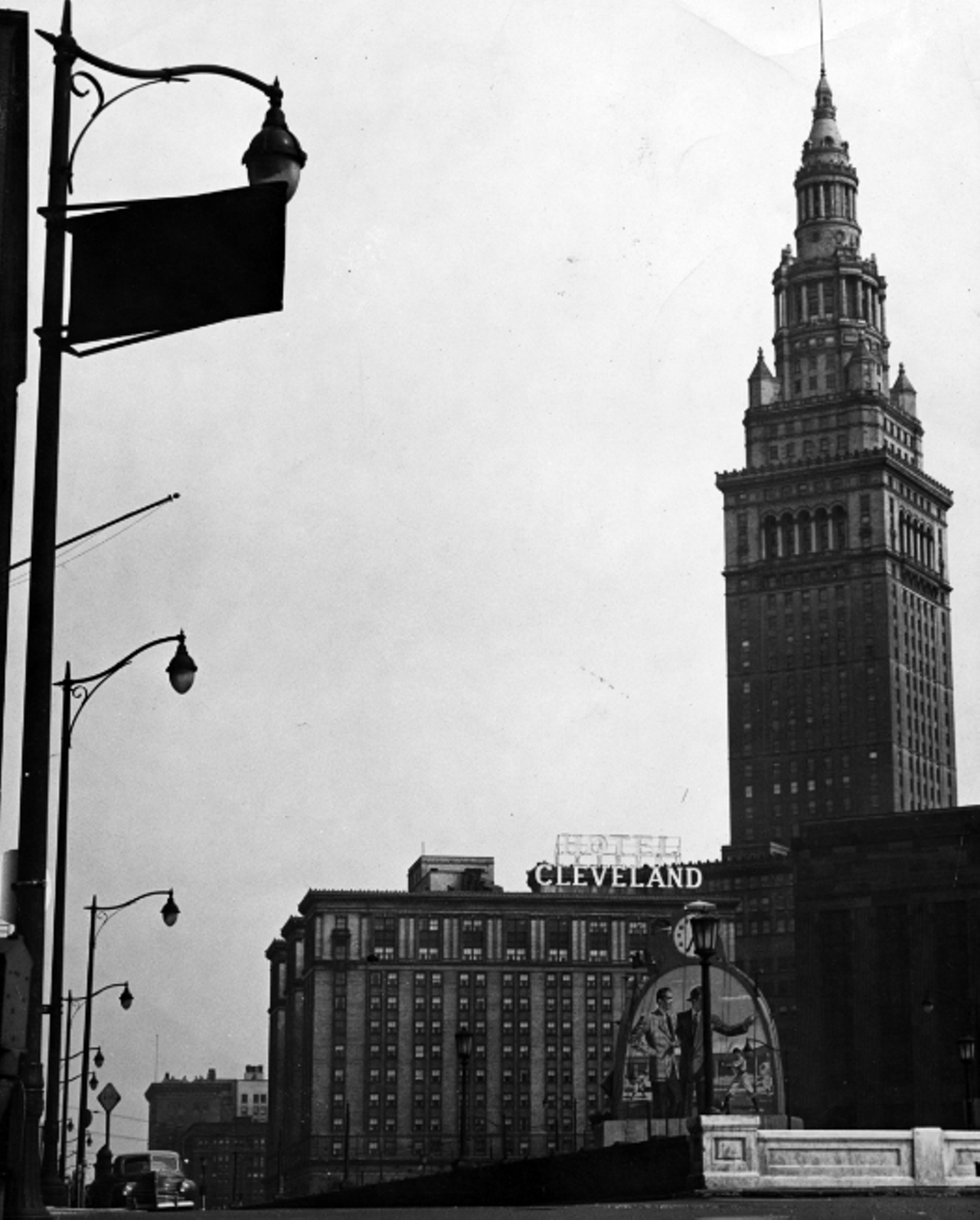 A view of the Hotel Cleveland from Superior Ave. and West 6th.