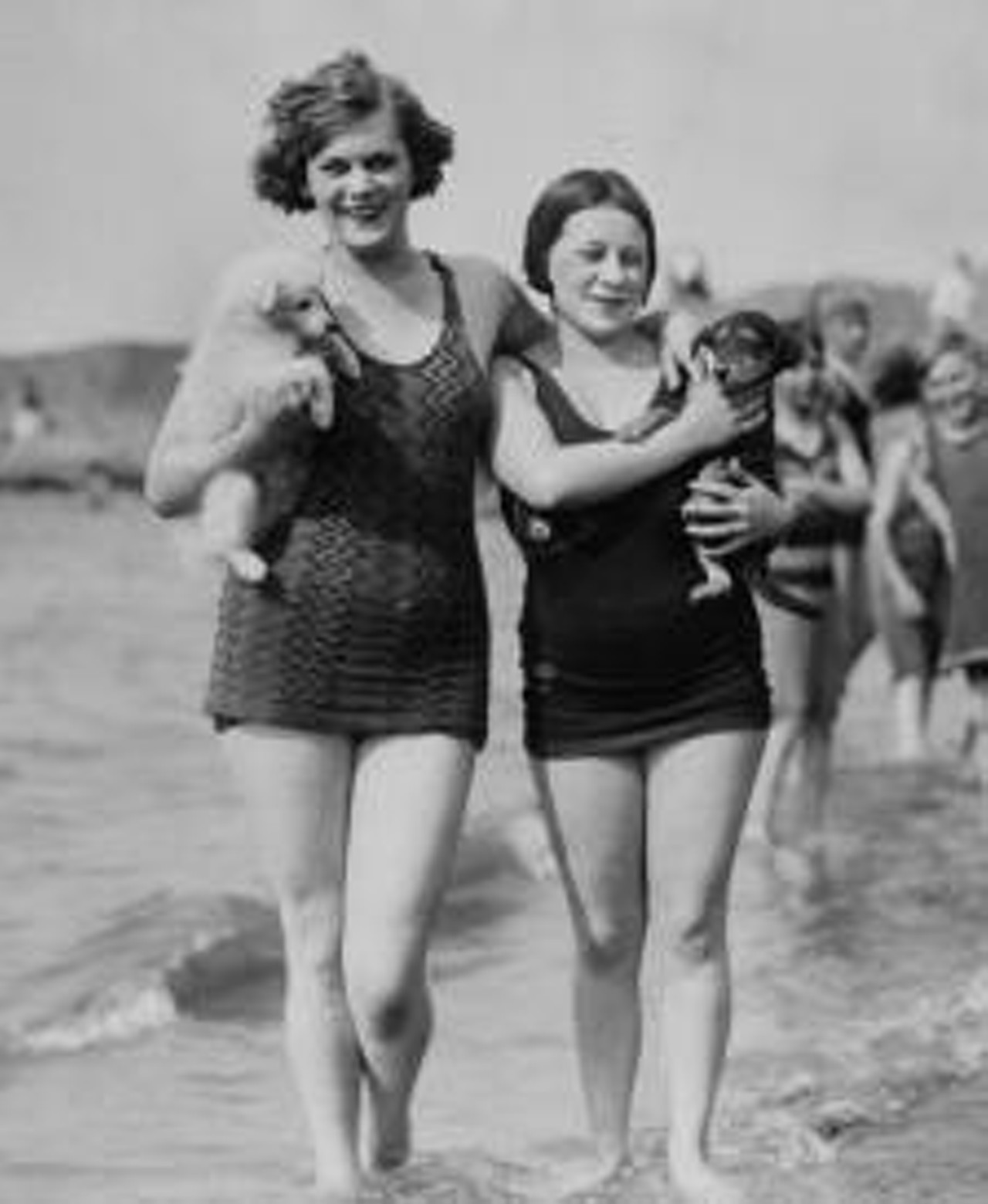 Edgewater Beach, with bonus puppies, 1927.
