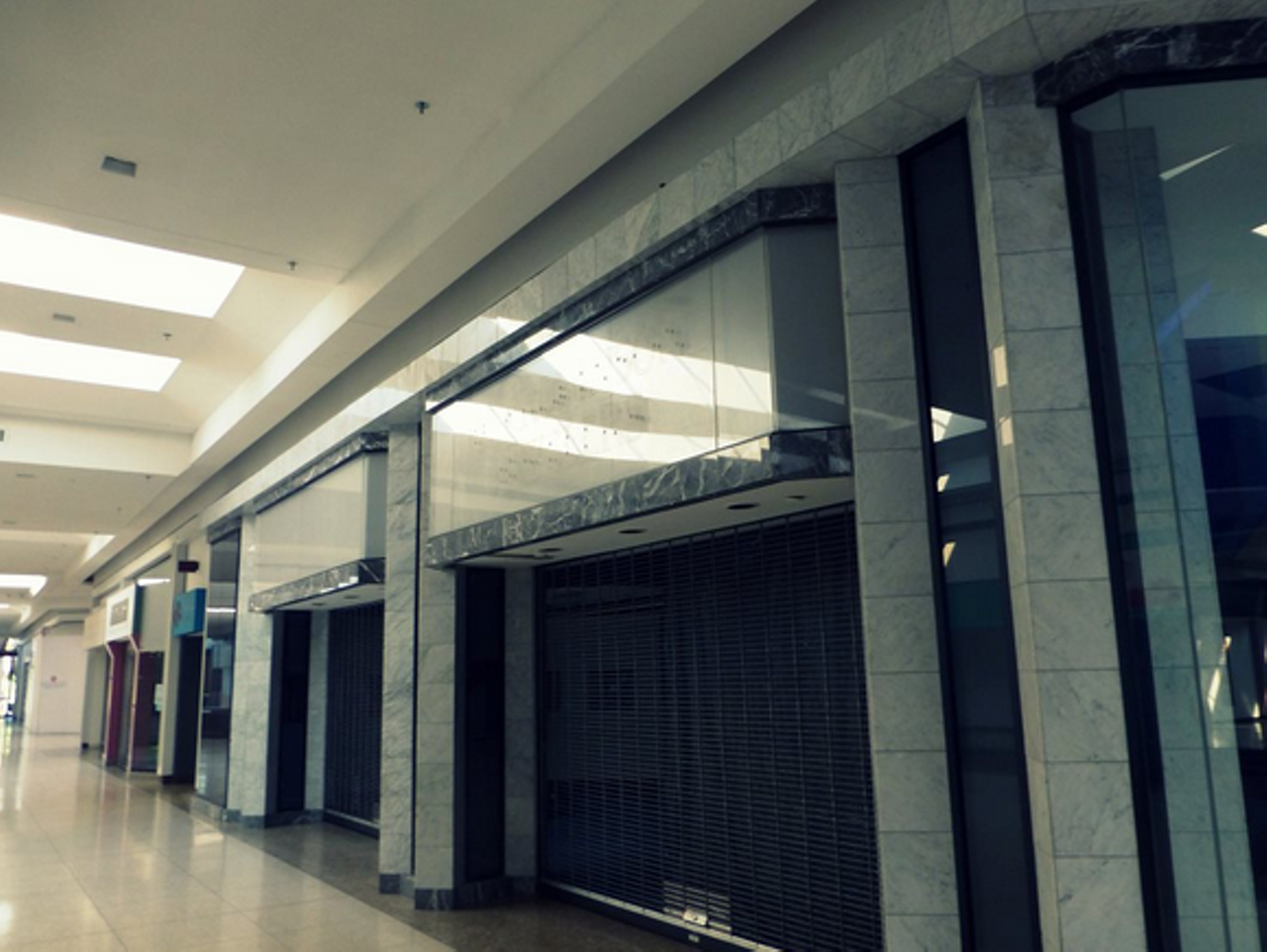 Eerie Photos of the Old and Abandoned Euclid Square Mall
