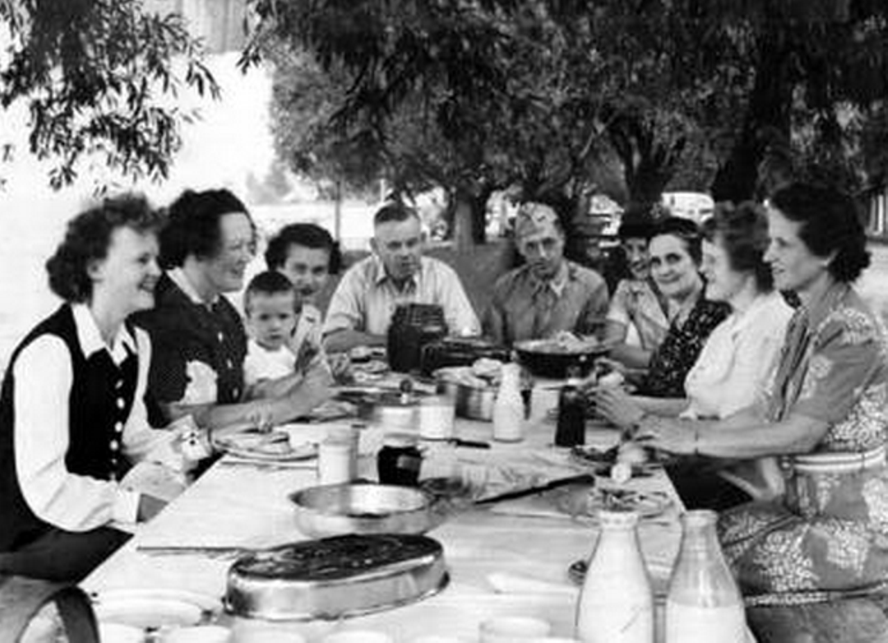 Family picnic at Lakewood Park, 1943.