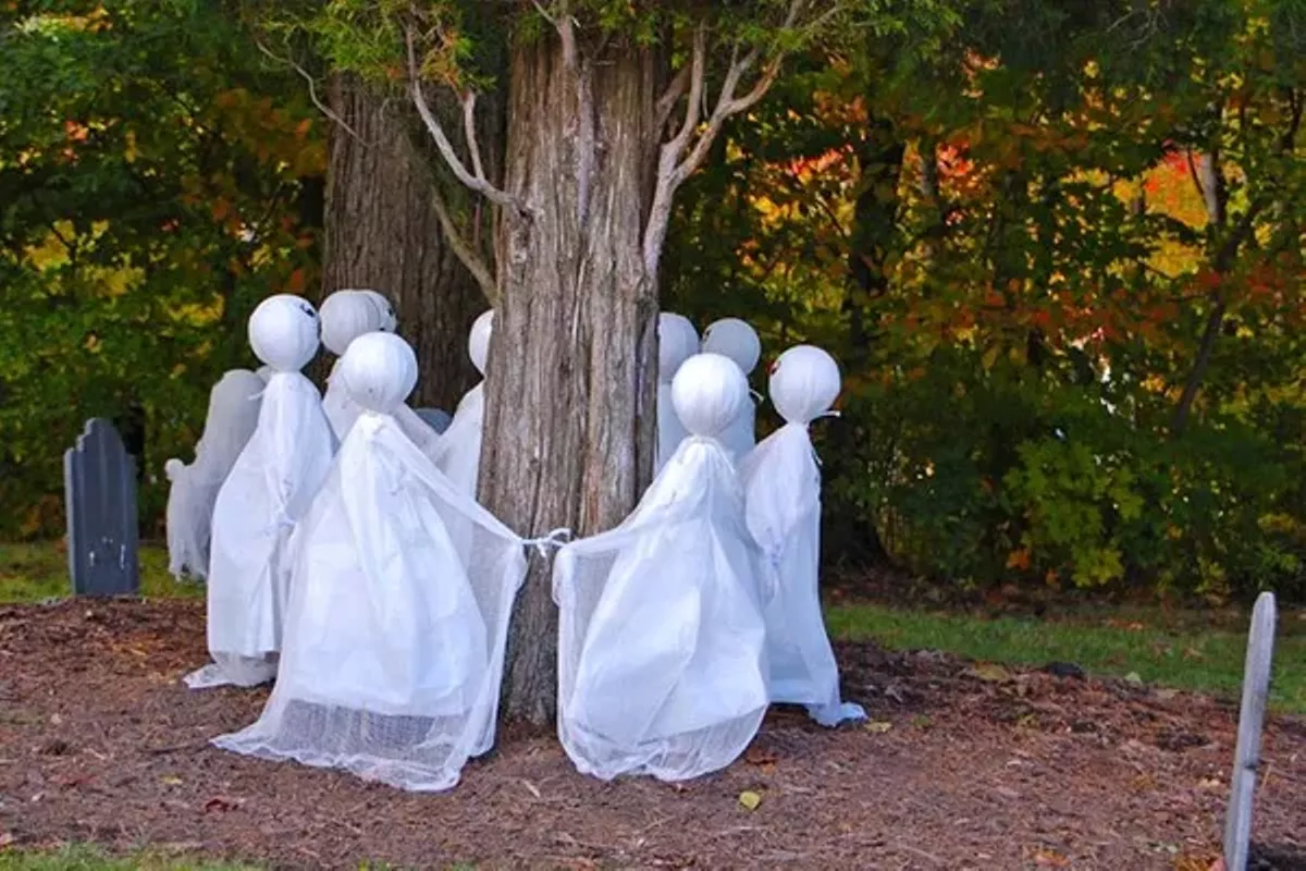 goblins-in-the-garden_1.webp