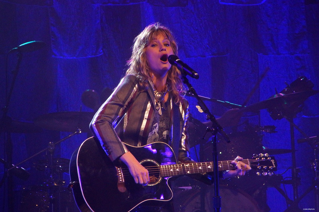 Jennifer Nettles Performing at Hard Rock Live