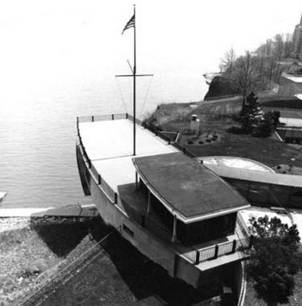 Pier W, 1975.
