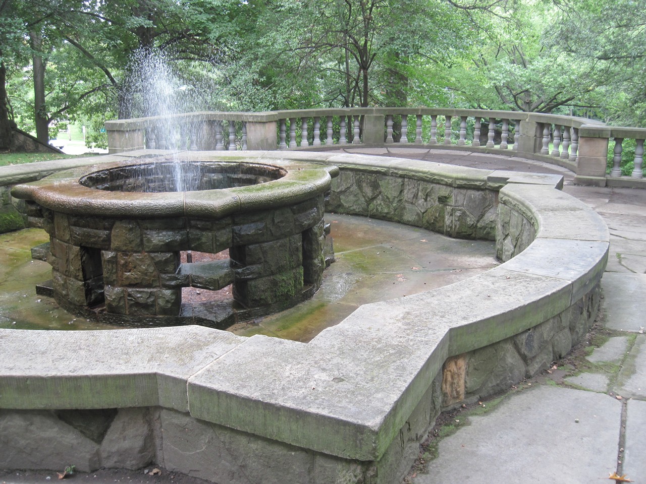 There are water displays throughout the Gardens.