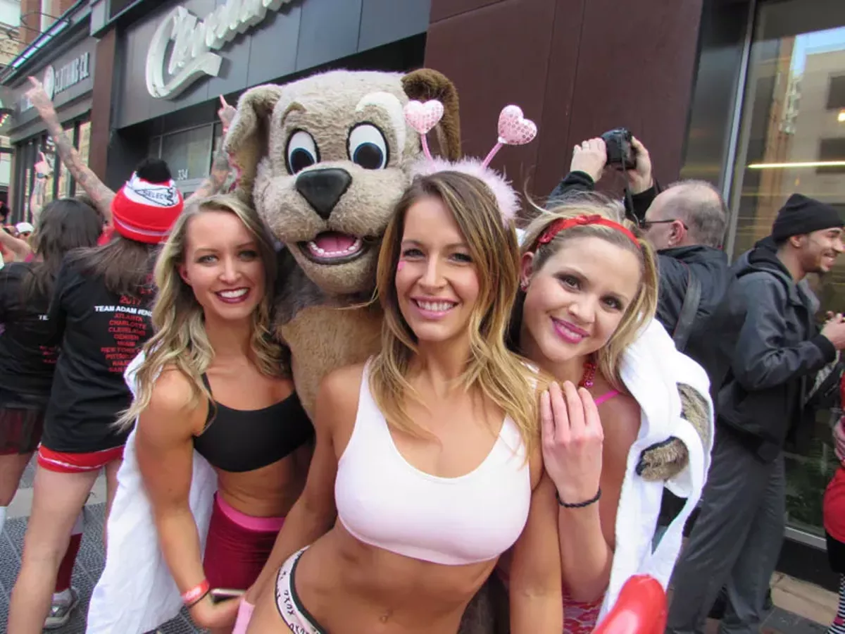 4667379c_cavs-moondog-moondog_cleveland_2017_cupids00030.webp