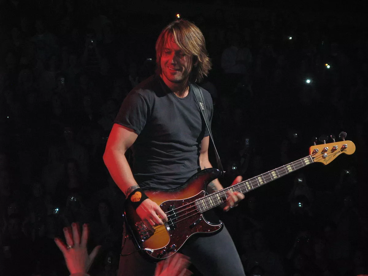 1200px-keith_urban_in_poah_wiki.webp