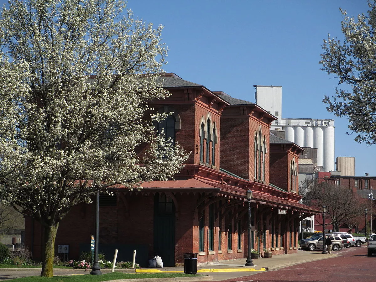 1200px-downtown_kent_2013.webp