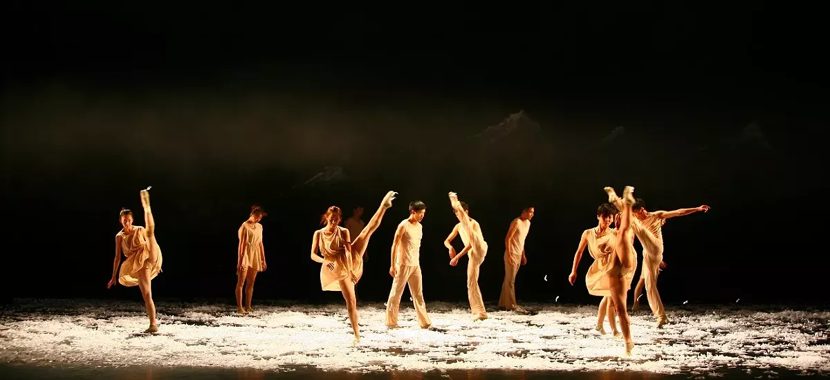 bdt_wild-grass_01_dead-fire_04-beijing-dance-7a2fba81a4.webp