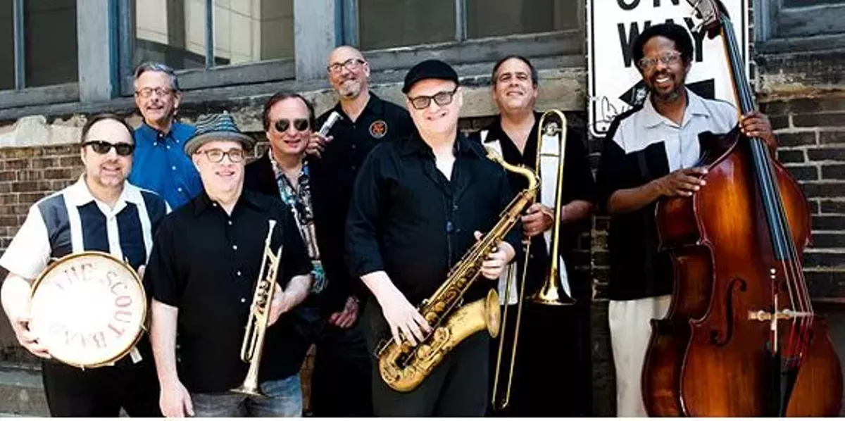 49525021_blue_lunch_band_2015.webp