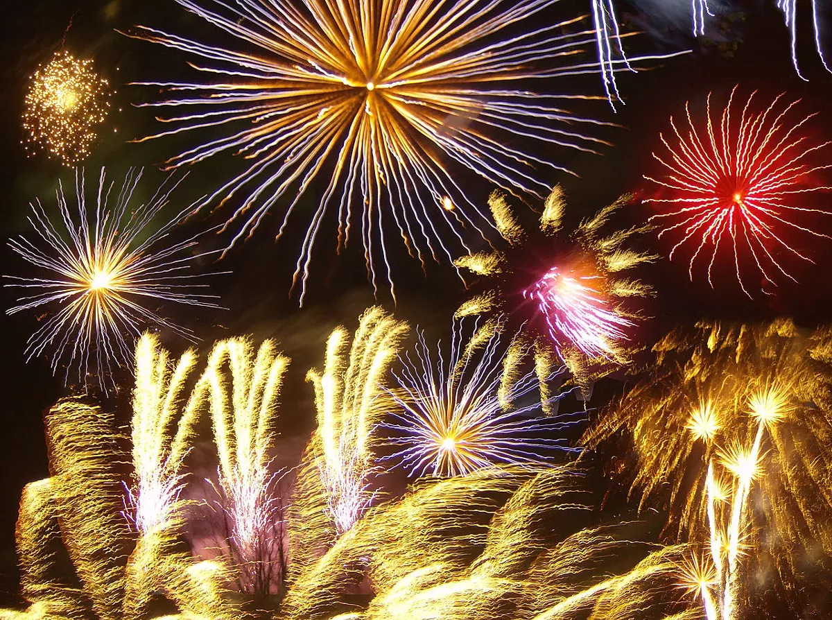 1280px-firework_photomontage.webp