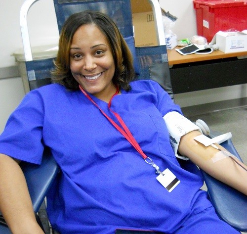 35e9cc50_woman_donor_at_3_lives_event.jpg