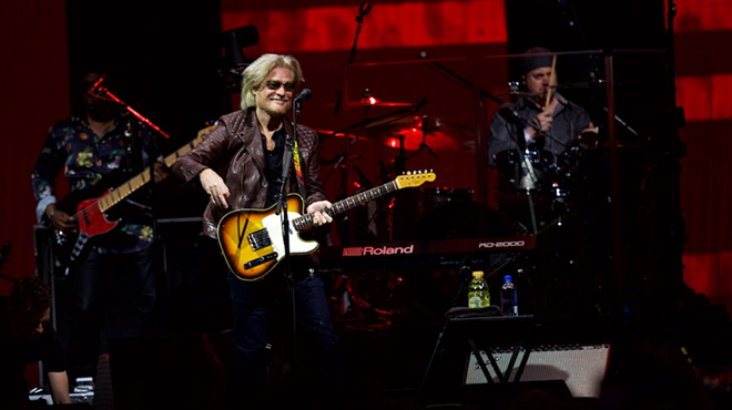 Train and Hall &amp; Oates Team Up for Energetic Show at the Q