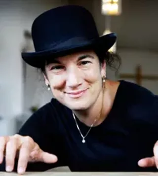 Image: Organist Dorothy Papadakos accompanies silent film Nosferatu