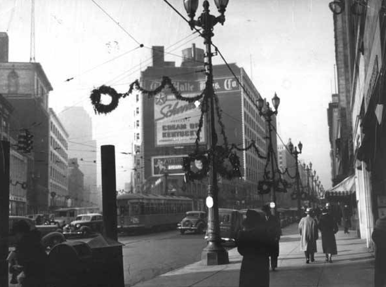 View of Euclid Avenue with Halle's in the background, 1936.