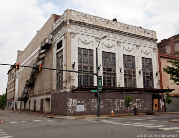 11 Photos of Youngstown's Old Paramount Theatre