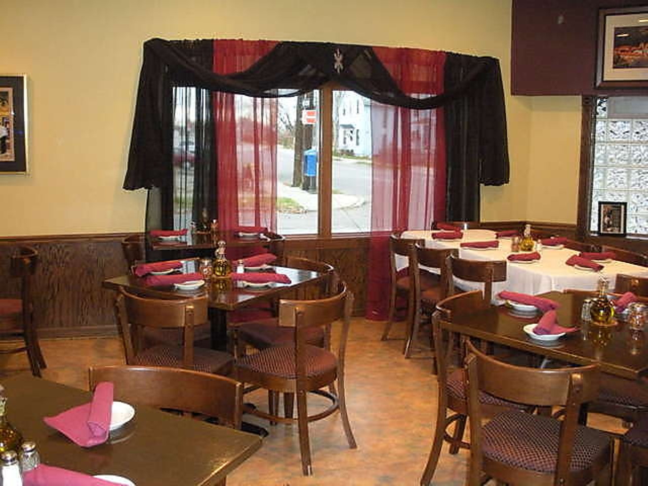 Bruno's Ristorante:
Tucked away on West 41st street, this Italian Cleveland ristorante will be a romantic home run for your V-Day dinner. Call (216) 961-7087 for more info. (Photo via Urban Spoon, William Crowell)