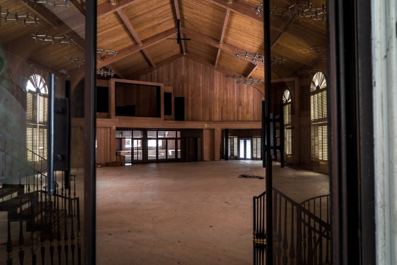 14 Photos of Mike Tyson's Abandoned Ohio Mansion