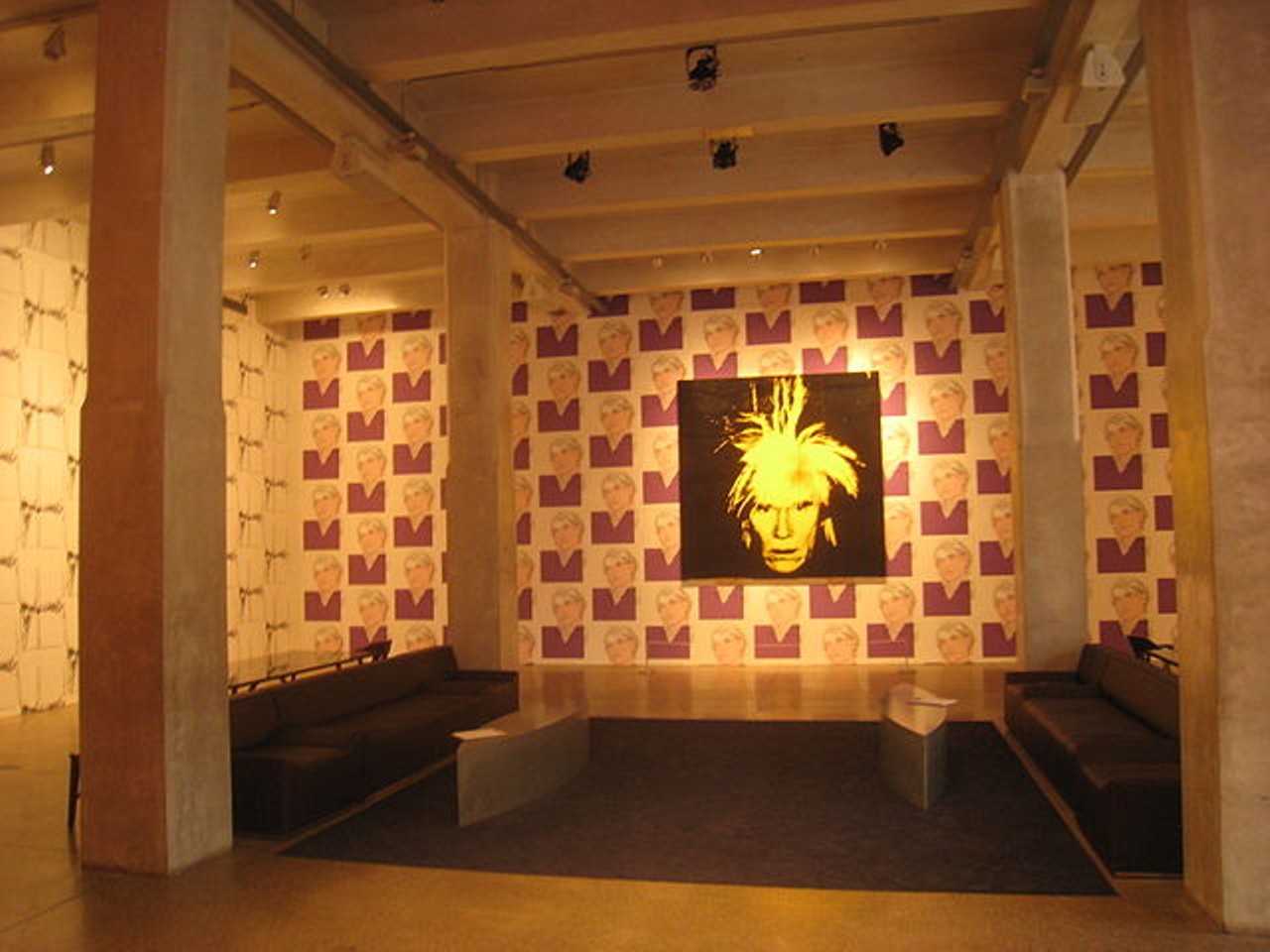  The Warhol Museum
Did you know that Andy Warhol was from nearby Pittsburgh? The pop artist is so associated with New York City that people often don&#146;t realize that he grew up in the nearby Steel City. With seven floors, the museum has an extensive collection of Warhol&#146;s art and is a must for any fan of the artist, art in general or American culture.
Photo via Wikimedia Commons