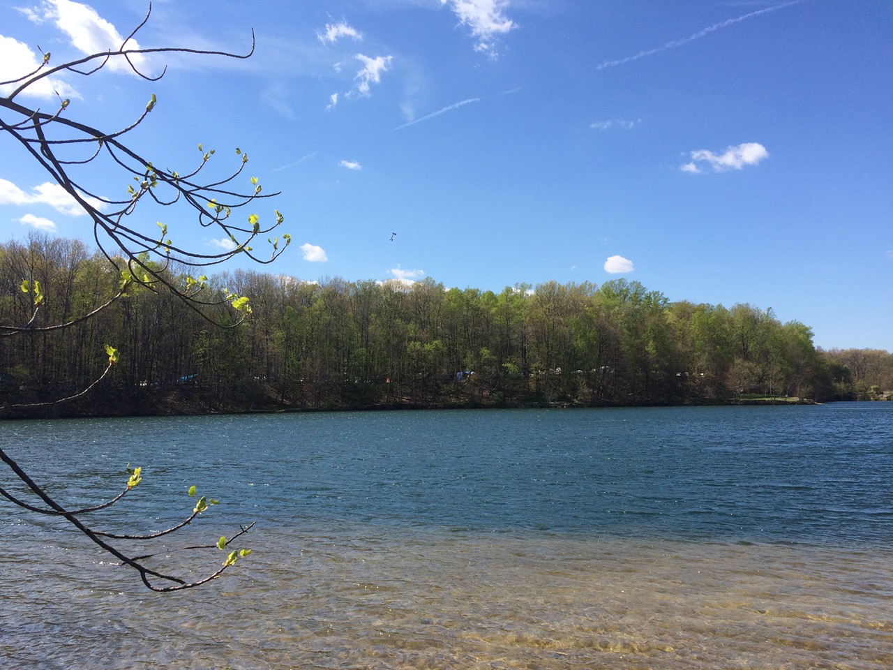 Thanks to fine weather, the quarry was beautiful and serene all weekend. On the beach, people gathered for yoga workshops and group meditation.