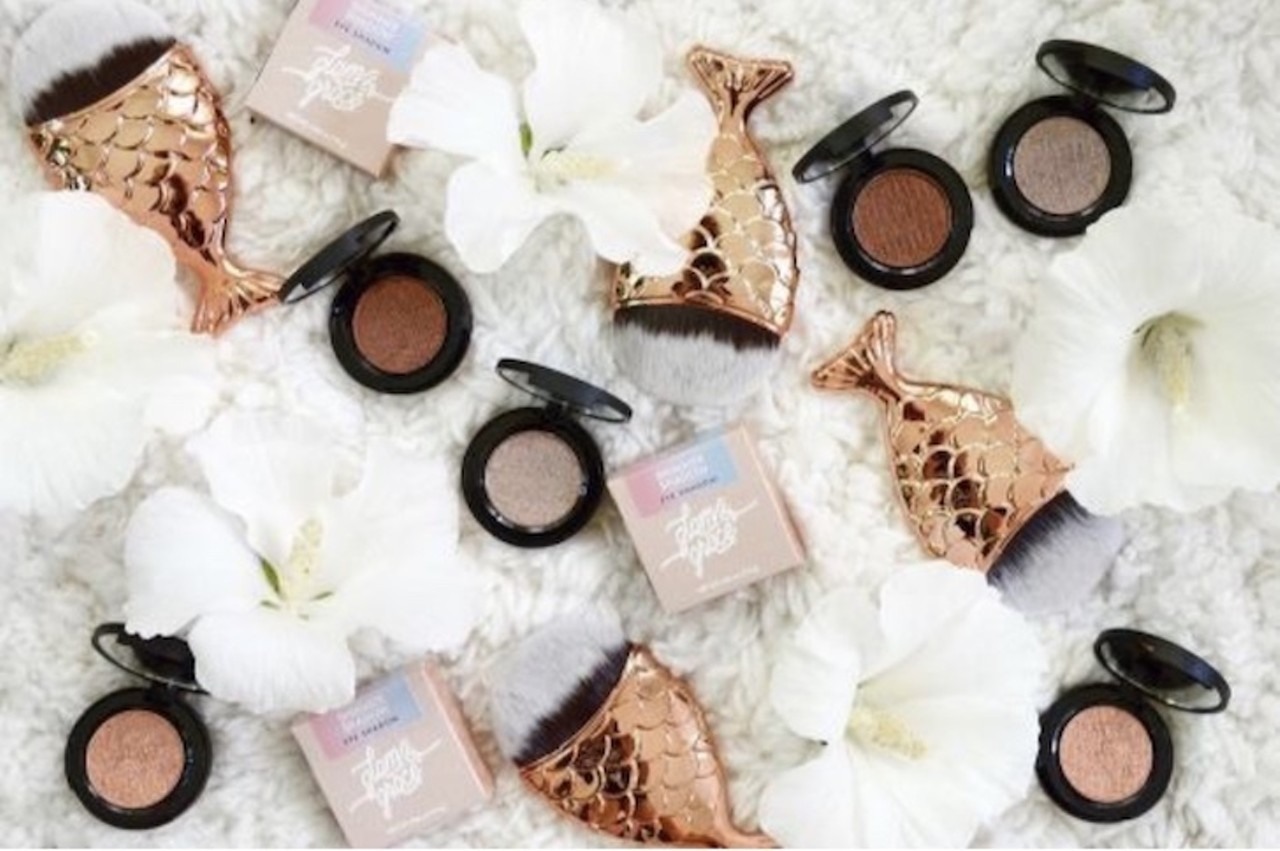 Glam & Grace
Marketed as a beauty and lifestyle brand, Glam & Grace sells non-toxic, small-batch cosmetics for ethical shoppers or those with sensitive skin.