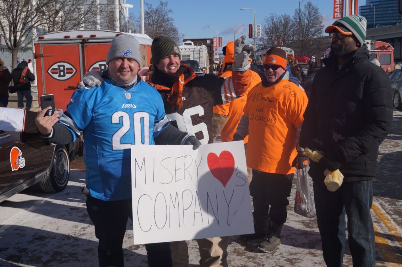 Cleveland Browns fans hold mock parade to protest winless season