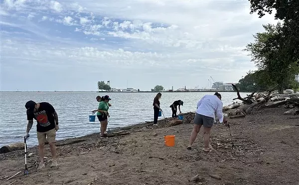 Image: August Beach Cleanup with @CLEAquarium