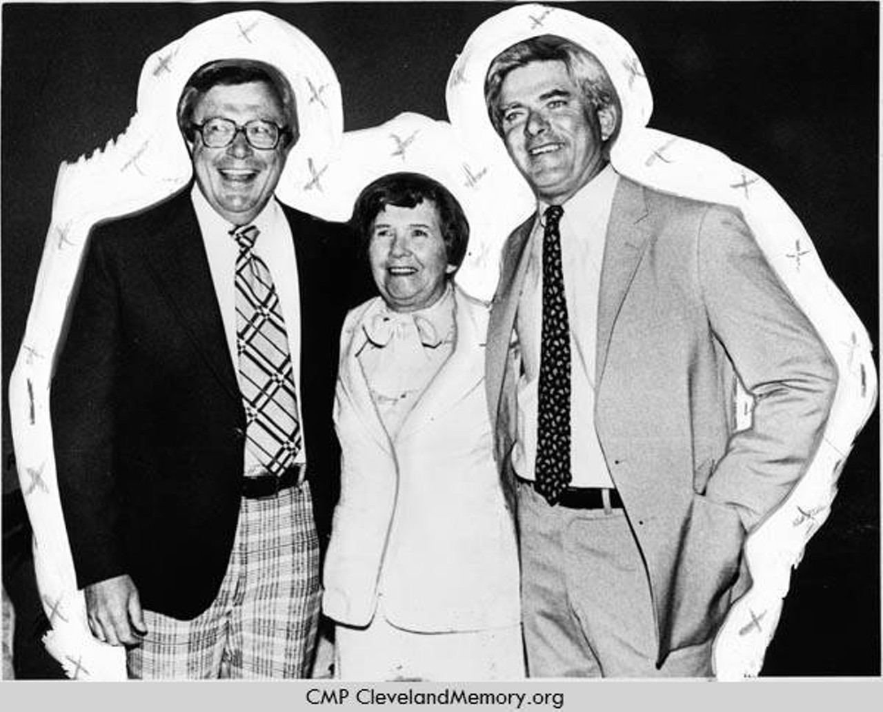 Phil Donahue, his mother, and George T. O'Donnell at Front Row Theater, 1980