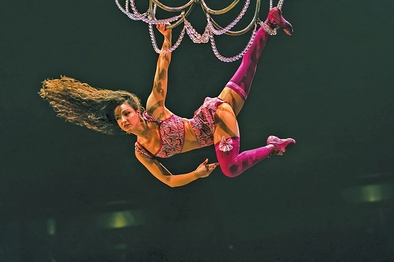 cirque_du_soleil_photo_by_dominique_lemieux.jpg