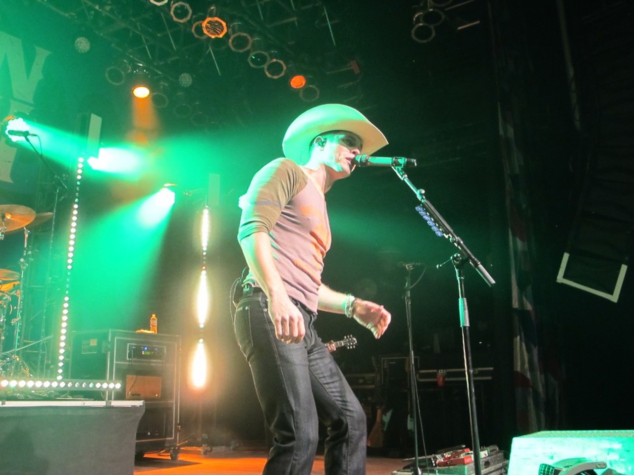 Dustin Lynch Performing at House of Blues