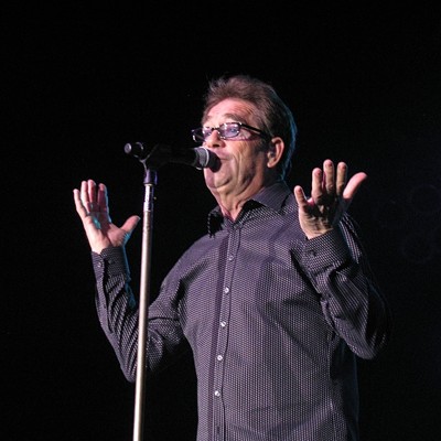 Huey Lewis & the News performing last night at Hard Rock Live