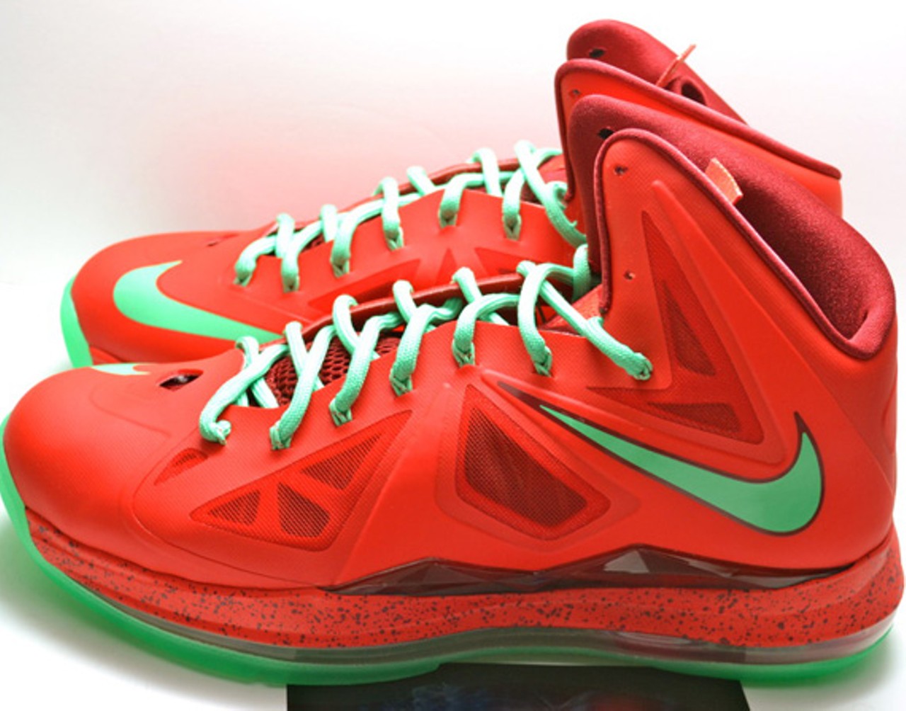  Good | LeBron X: &#147;Christmas&#148;
The VIIIs and IXs were widely considered some of the best LeBron&#146;s, but the 10&#146;s were a bit of a letdown. However, this under the radar 10 is one of our favorites. The &#147;Christmas&#148; colorway hits that perfect spot of not being too over the top but will still stand out enough for someone to notice. This is definitely one of our favorites on this list, perfect for the holiday season.
Photo via Kicks On Fire/Facebook