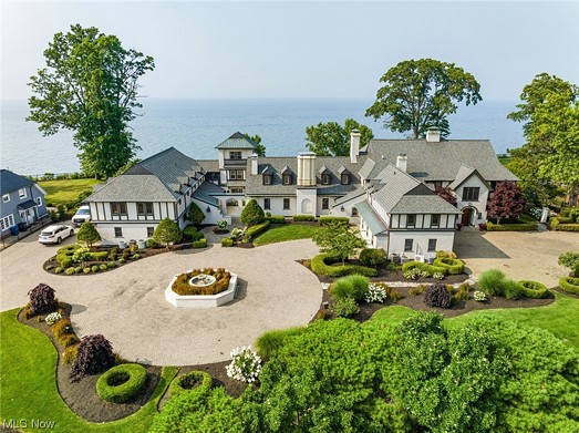 Photos: Lakewood Mansion on Lake Erie Hits the Market For $3,4 Million