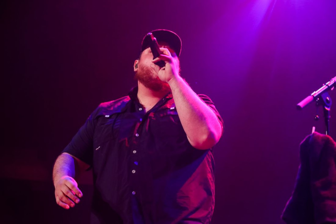 Photos of Luke Combs at Rocket Mortgage Fieldhouse