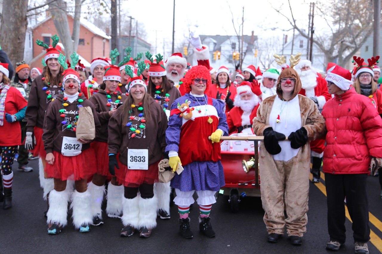 Photos: The Annual Santas in Tremont Fun Run and Party