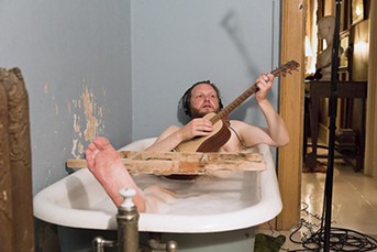 Ragnar Kjartansson, jammin' in the tub - ELISABET DAVIDS