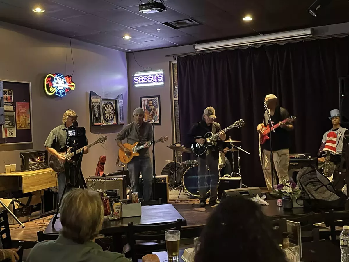 Rockside at Sassy's Bar and Grille