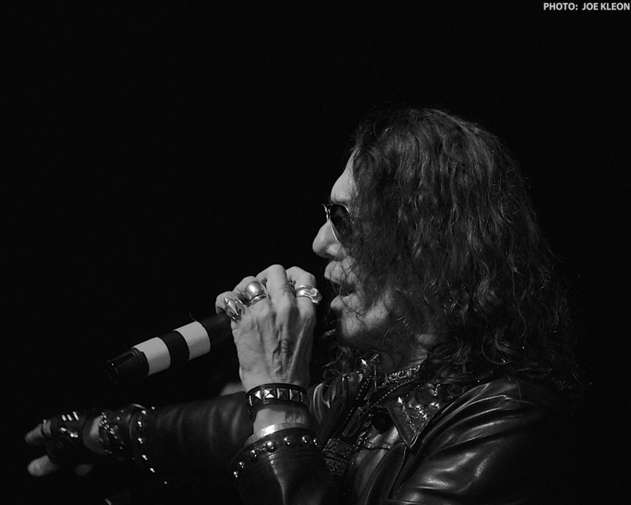 Stephen Pearcy Performing at the Kent Stage
