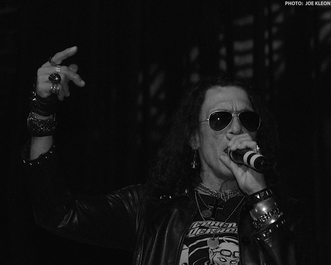 Stephen Pearcy Performing at the Kent Stage