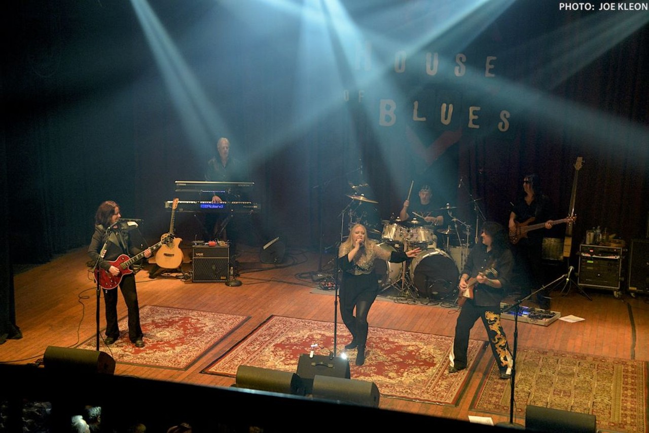 Straight On and the Fleetwood Mac Experience Performing at House of Blues