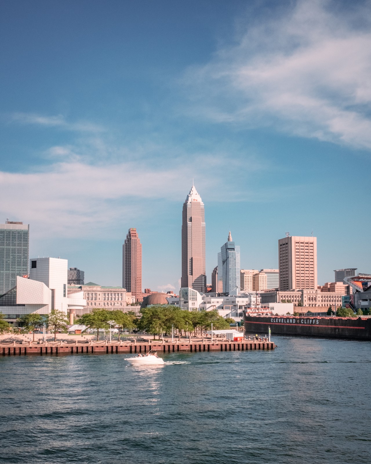https://media2.clevescene.com/clevescene/imager/the-15-best-places-to-shoot-the-cleveland-skyline-according-to-a-local-photographer/u/zoom/42525074/lake-erie.jpg?cb=1691606955