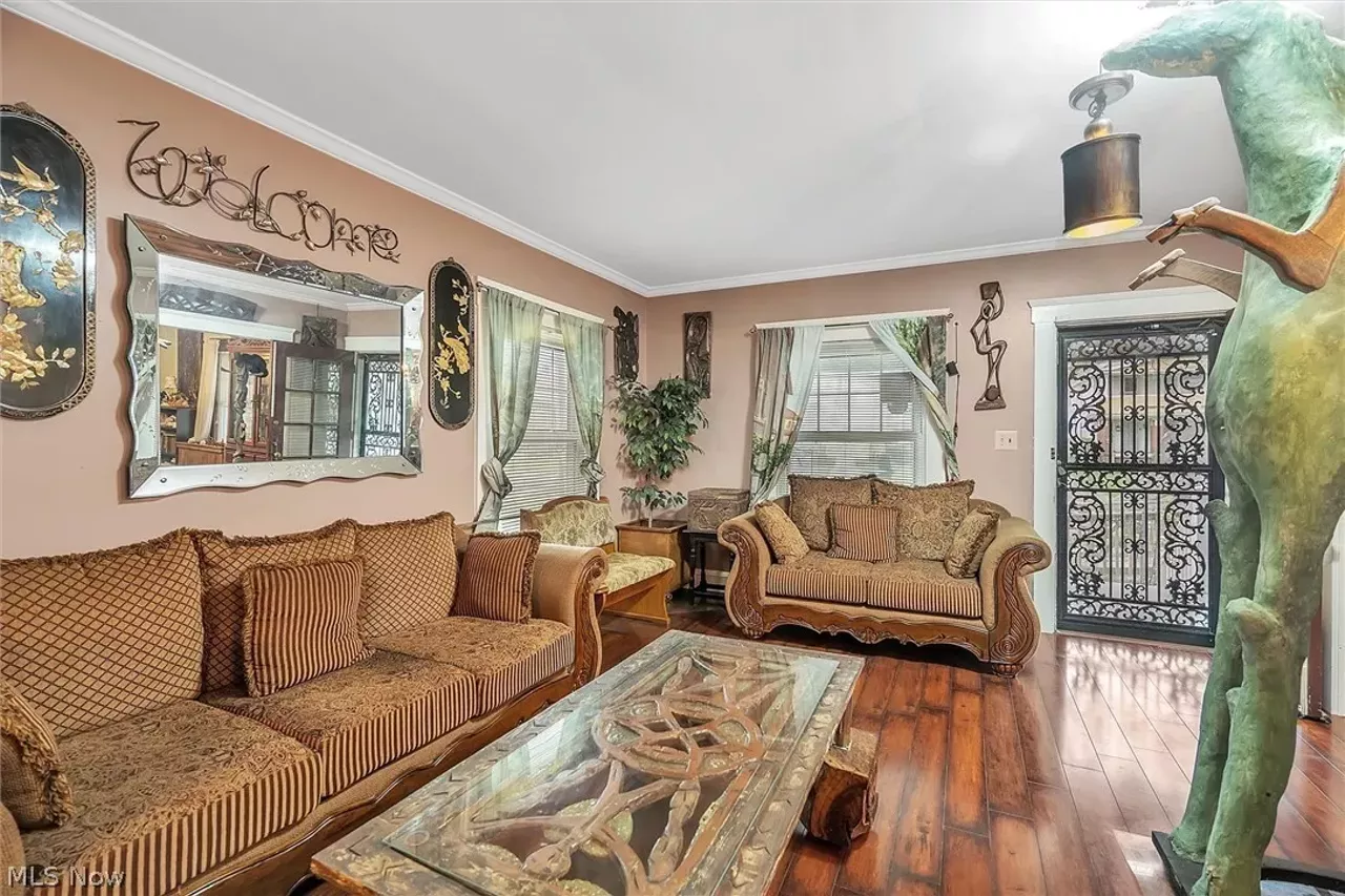 This Cleveland House and Its Giant Dinosaur Statues Could Be Yours For 162,000 Cleveland