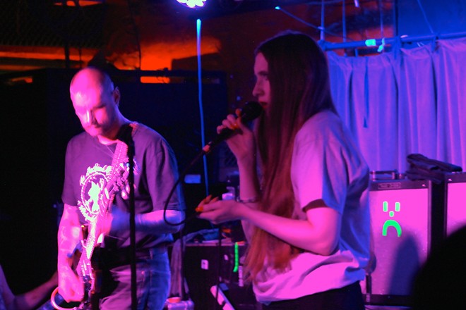 Dry Cleaning Brought Deadpan Vocals, Dissonant Rock to Exciting Grog Shop Debut Concert in Cleveland