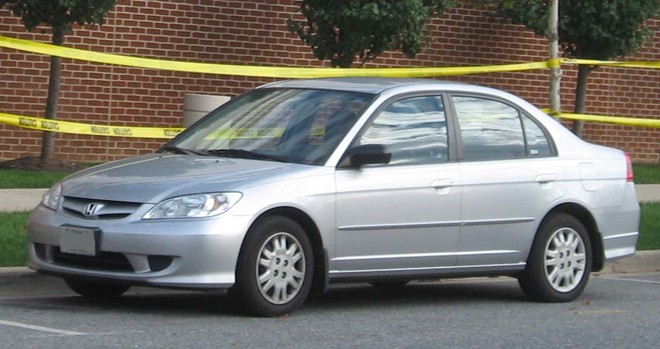 A 2004 Honda Civic, similar to vehicle carjacked in Collinwood yesterday. - Wikimedia photo