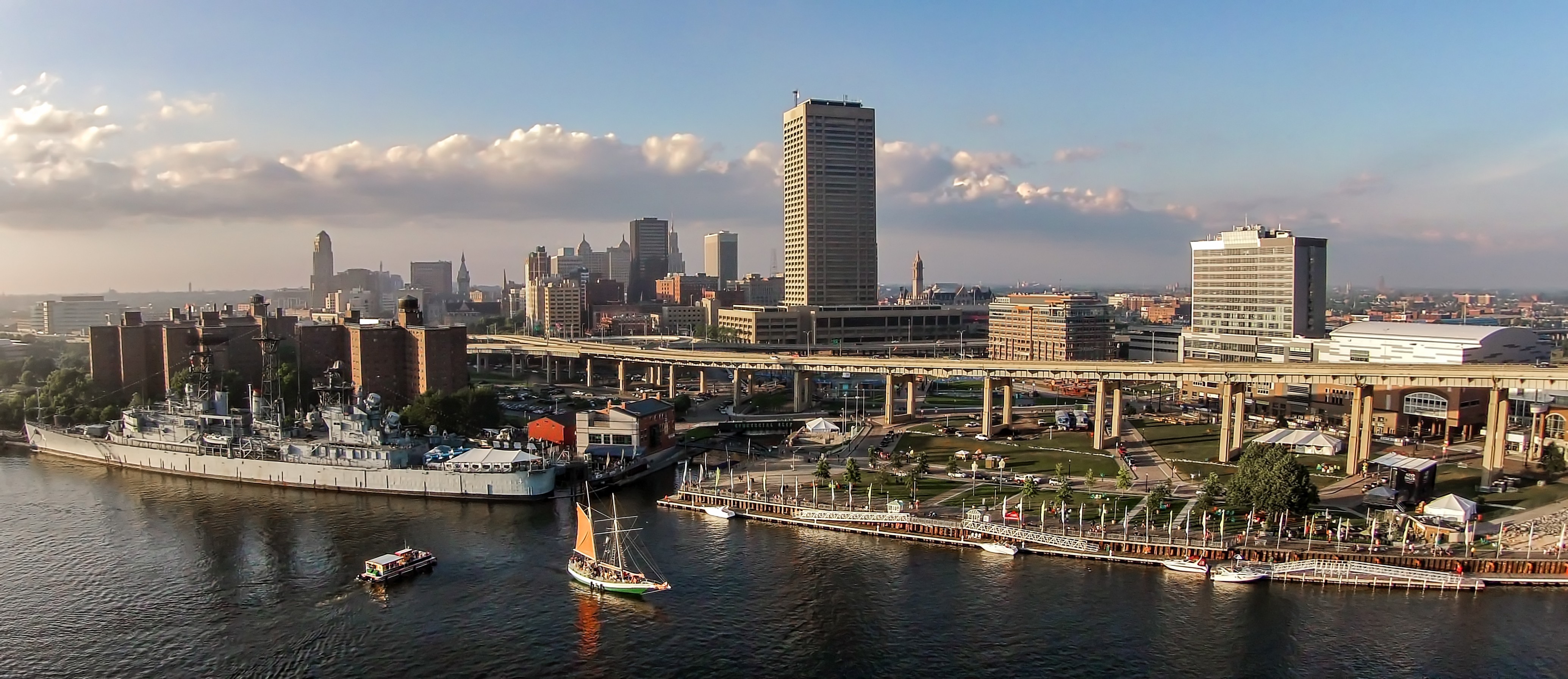 Labatt Blue turns Buffalo grain silos into tall, frosty beer ad