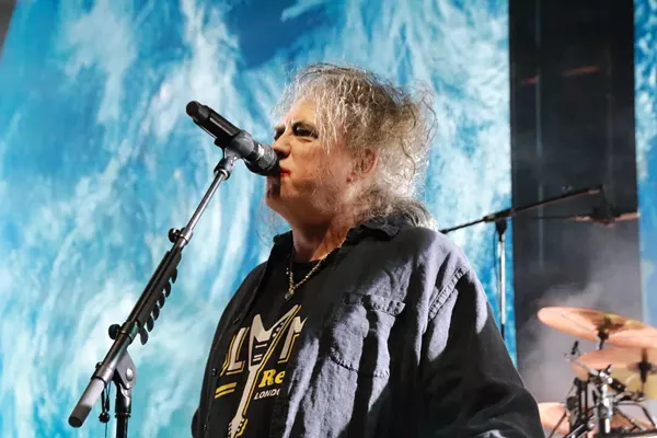 Concert Gallery: Rain Can't Dampen The Cure's Electrifying, Sold-Out Blossom Show - Vimarsana News