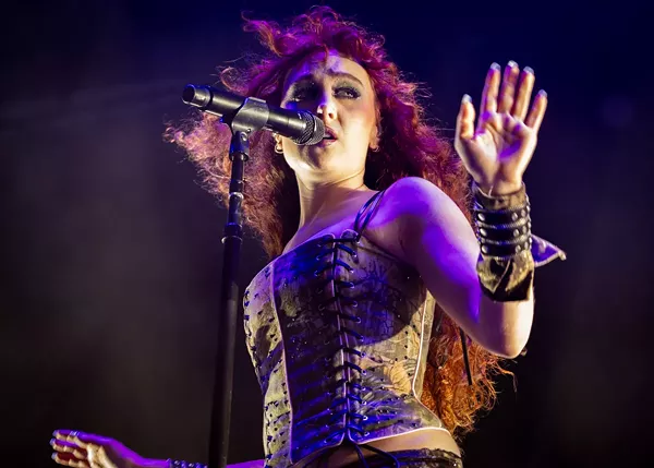Concert Photos and Review: Chappell Roan Brought 'The Midwest Princess' Tour to a Sold-Out Jacobs Pavilion - Vimarsana News