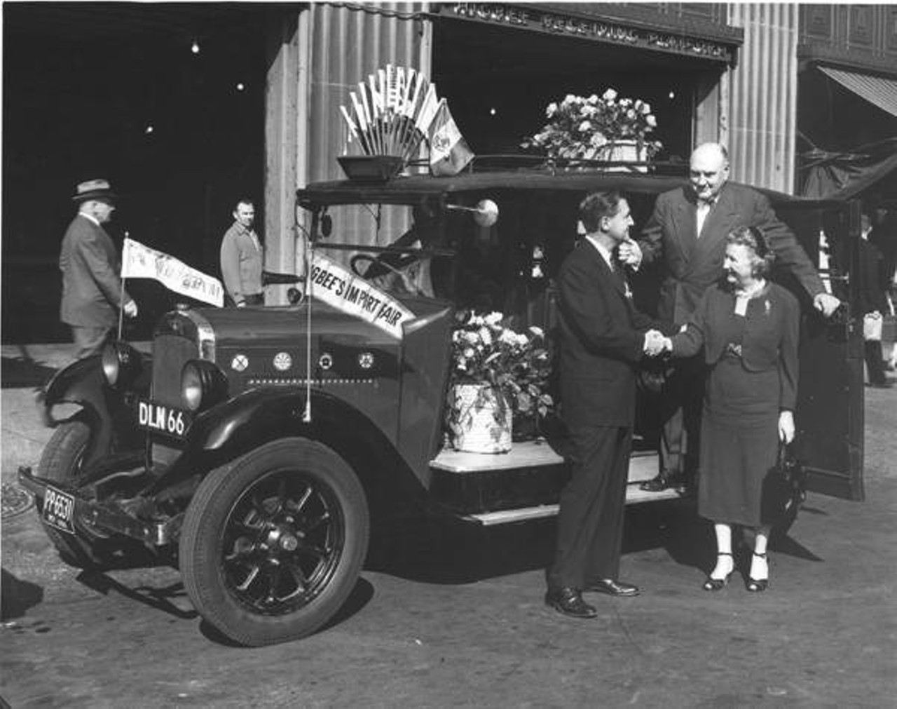 115 Vintage Photos of Shopping in Cleveland Including May Company