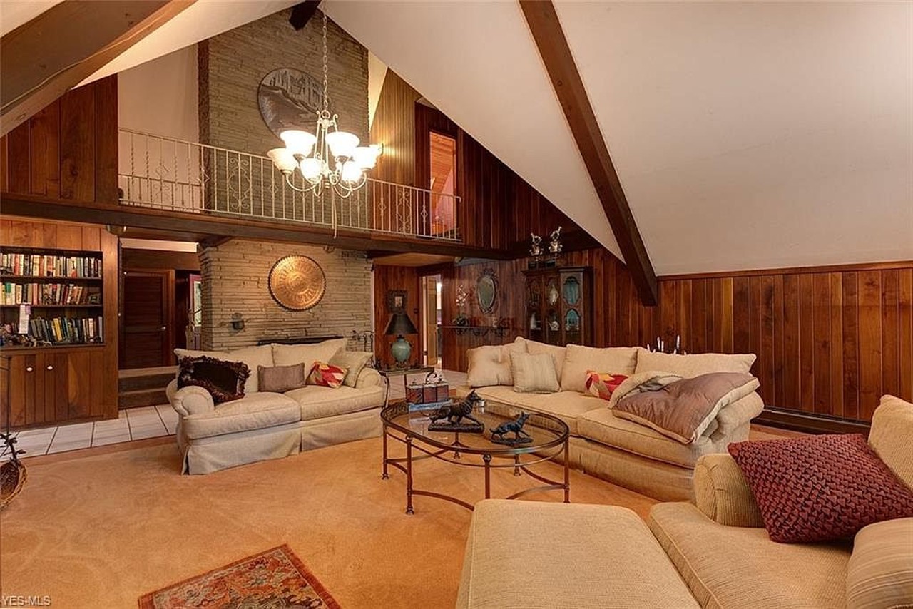 This Rockies-Style Lodge in Chagrin Falls is Cozy as Hell